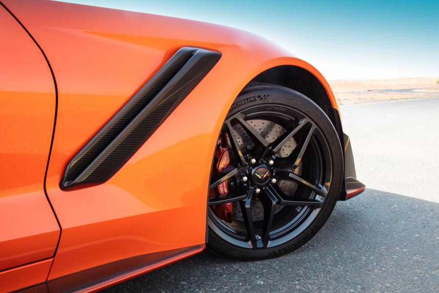 Детали экстерьера Chevrolet Corvette ZR1 (C7) 2018 года  (фото 31 из 67)